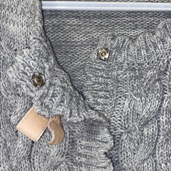 Le Reve Small grey button up sweater with velvet bows - Picture 2 of 3